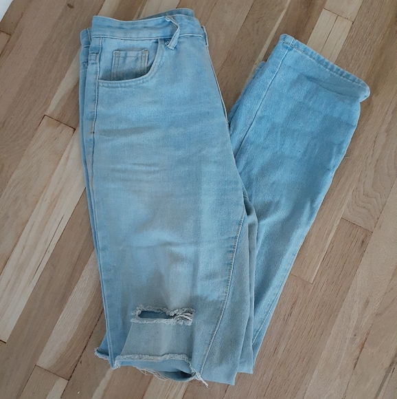 lightwash mom jeans - Picture 4 of 5